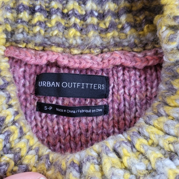 Urban Outfitters Cropped Sweater with Stripped Arms Size Small - Picture 3 of 6